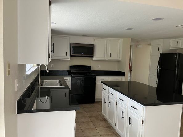 813 Lakeview Drive, Sugar Land TX 77498
