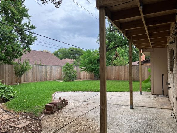 813 Lakeview Drive, Sugar Land TX 77498