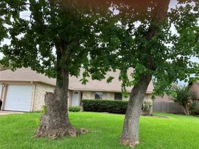 813 Lakeview Drive, Sugar Land TX 77498