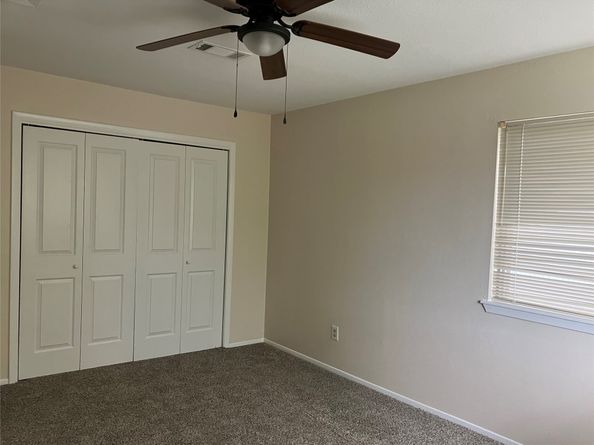 813 Lakeview Drive, Sugar Land TX 77498