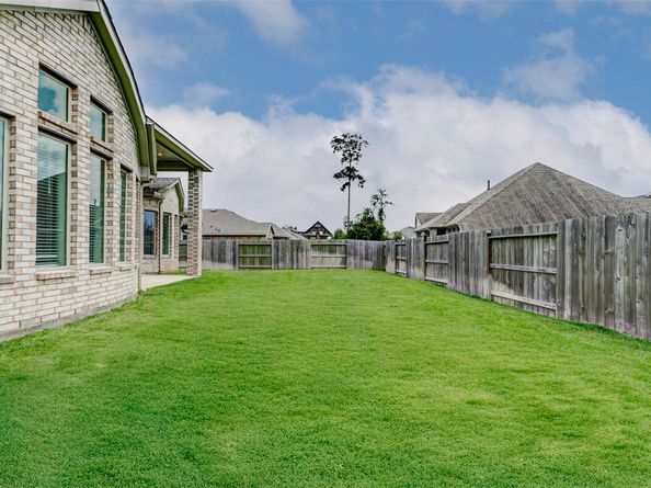 2806 Kingly Pine Trail, Conroe TX 77385