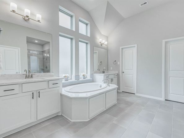2806 Kingly Pine Trail, Conroe TX 77385