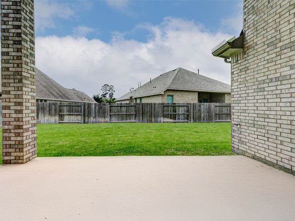 2806 Kingly Pine Trail, Conroe TX 77385