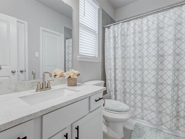 2806 Kingly Pine Trail, Conroe TX 77385