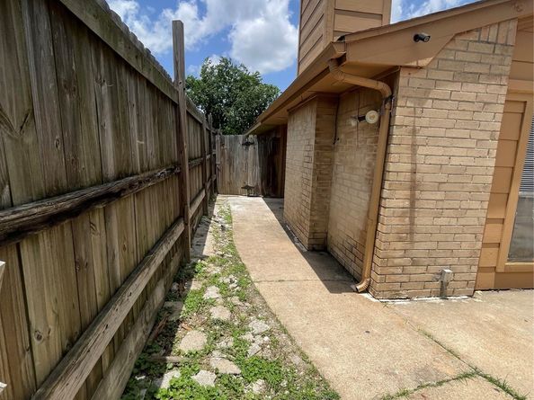 4202 Boone Road, Houston TX 77072