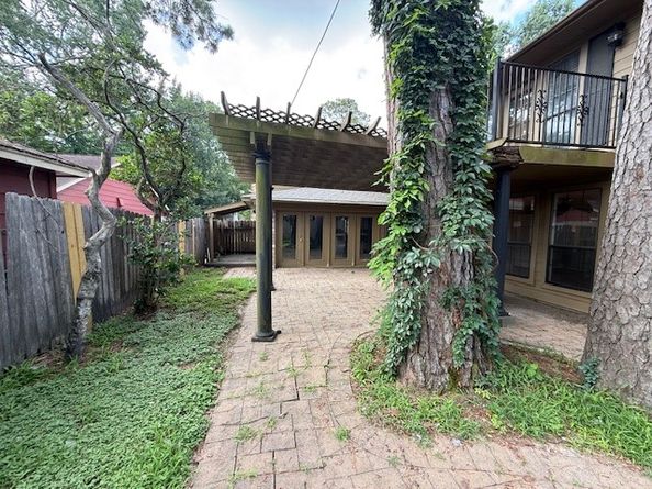5914 Foresthaven Drive, Houston TX 77066