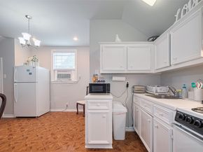 7833 Narcissus Street, Houston TX 77012