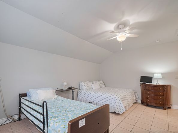 7833 Narcissus Street, Houston TX 77012