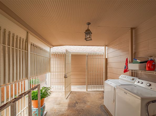 7833 Narcissus Street, Houston TX 77012