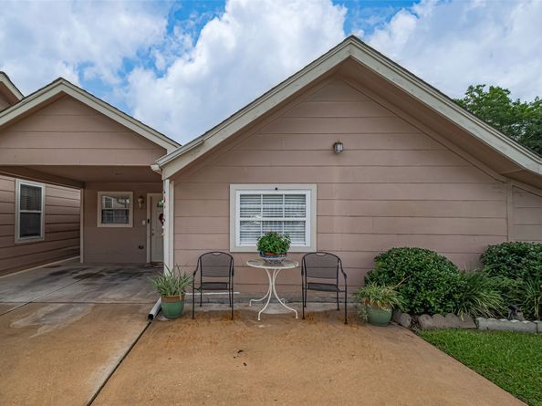 7833 Narcissus Street, Houston TX 77012