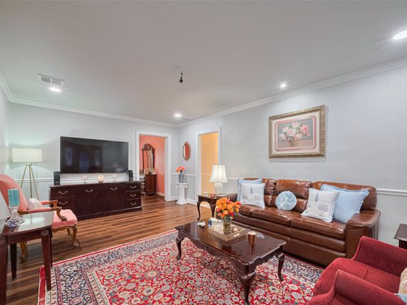 7833 Narcissus Street, Houston TX 77012