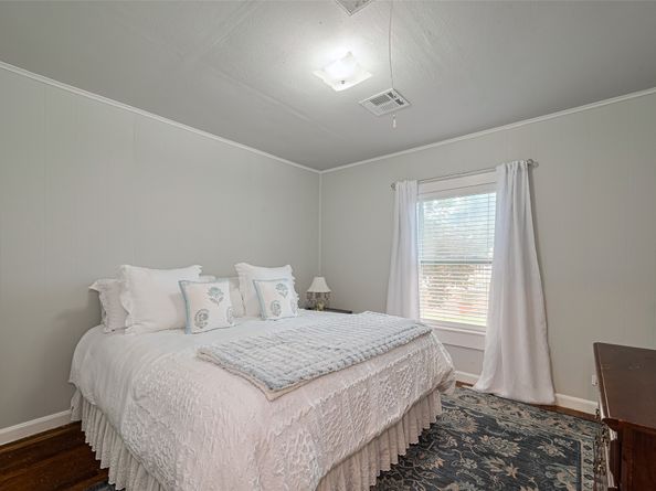 7833 Narcissus Street, Houston TX 77012
