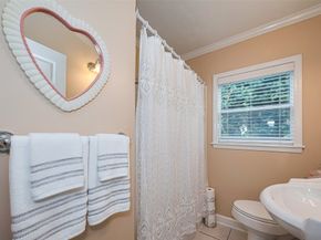 7833 Narcissus Street, Houston TX 77012