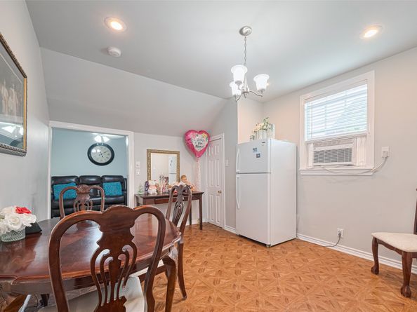 7833 Narcissus Street, Houston TX 77012
