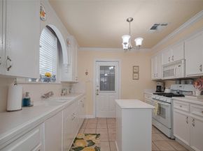 7833 Narcissus Street, Houston TX 77012