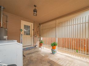 7833 Narcissus Street, Houston TX 77012