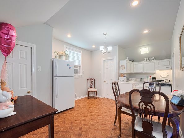 7833 Narcissus Street, Houston TX 77012