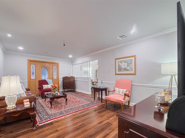 7833 Narcissus Street, Houston TX 77012