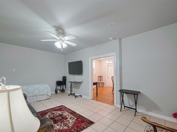 7833 Narcissus Street, Houston TX 77012
