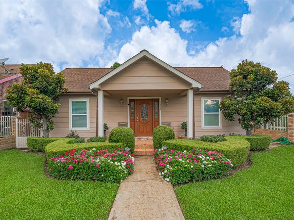 7833 Narcissus Street, Houston TX 77012