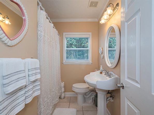7833 Narcissus Street, Houston TX 77012
