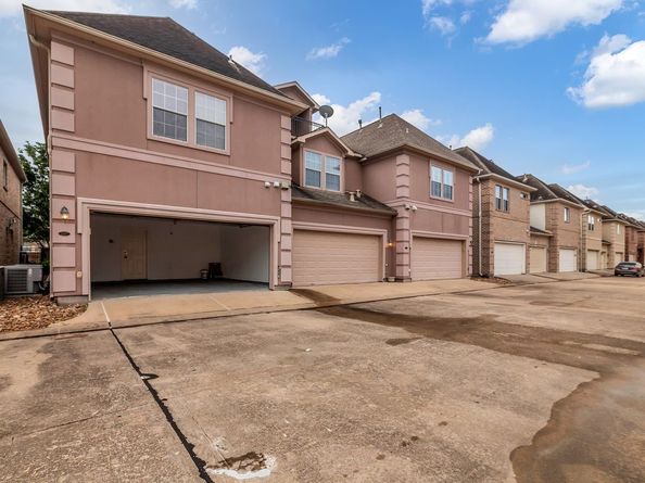 13527 Brookbluff Lane, Houston TX 77077