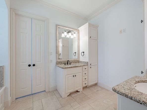 10 Libretto Court, The Woodlands TX 77382
