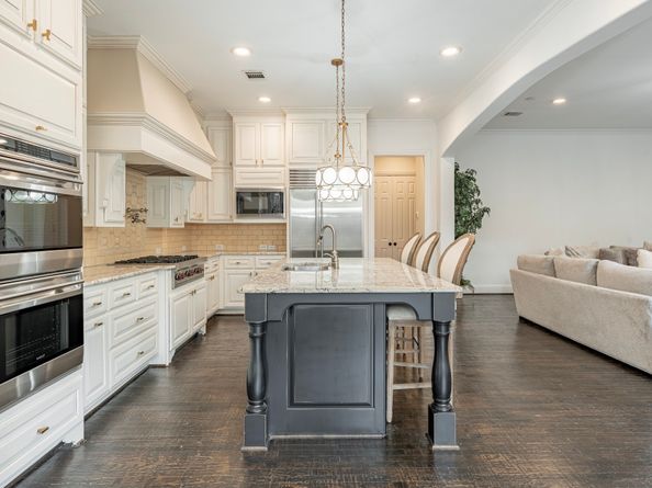 10 Libretto Court, The Woodlands TX 77382