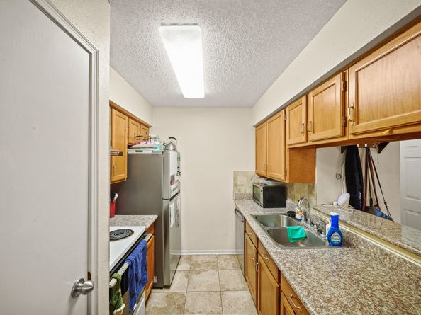 2120 El Paseo Street 1403, Houston TX 77054