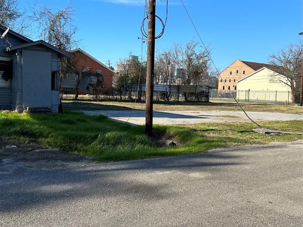 2406 Delano Street, Houston TX 77004