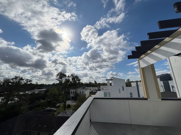 806 Fisher Street B, Houston TX 77018