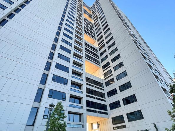 1111 Hermann Drive 8E2, Houston TX 77004