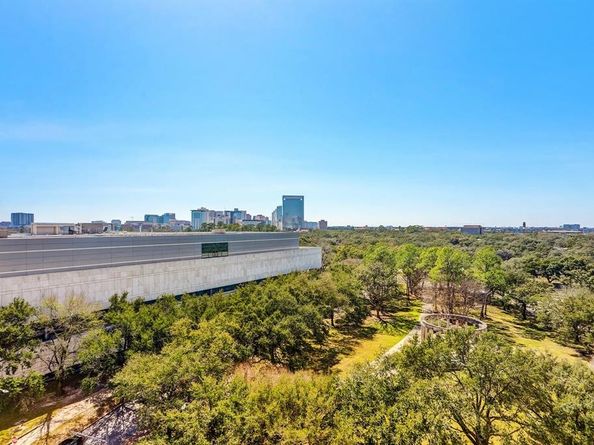 1111 Hermann Drive 8E2, Houston TX 77004