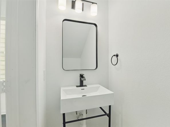 9902 Clark Road D, Houston TX 77076