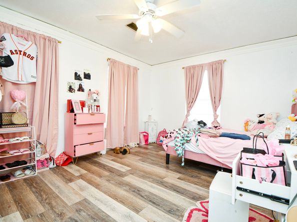 16005 Old Richmond Road, Sugar Land TX 77498