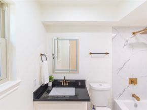 727 Bunker Hill Road 43, Houston TX 77024