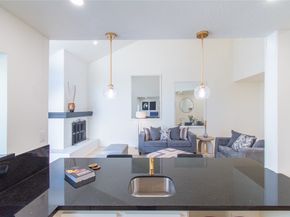 727 Bunker Hill Road 43, Houston TX 77024