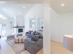 727 Bunker Hill Road 43, Houston TX 77024