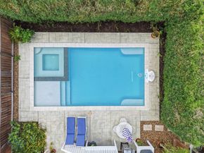 327 Yale Oaks Lane, Houston TX 77091
