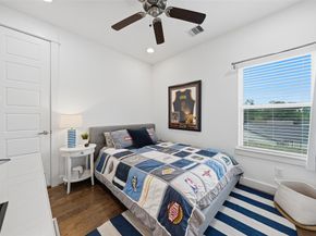 327 Yale Oaks Lane, Houston TX 77091
