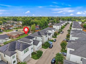 327 Yale Oaks Lane, Houston TX 77091
