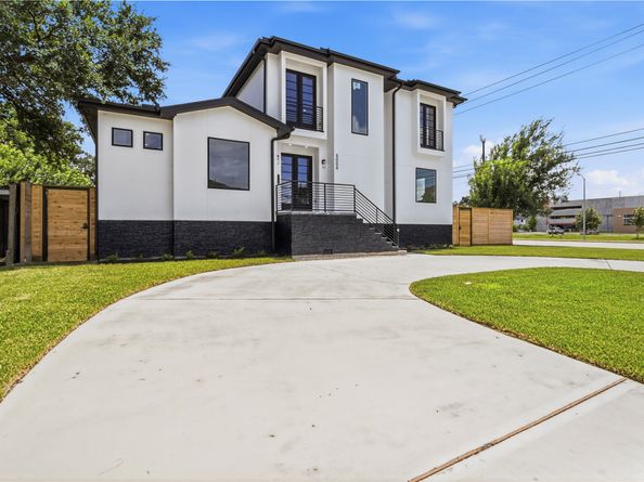 5009 Holt Street, Bellaire TX 77401