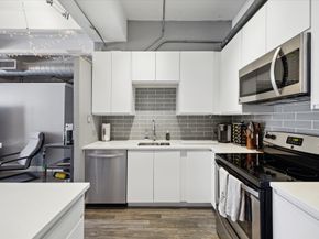 2016 Main Street 2417, Houston TX 77002