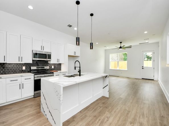 5029 Broom Street B, Houston TX 77091