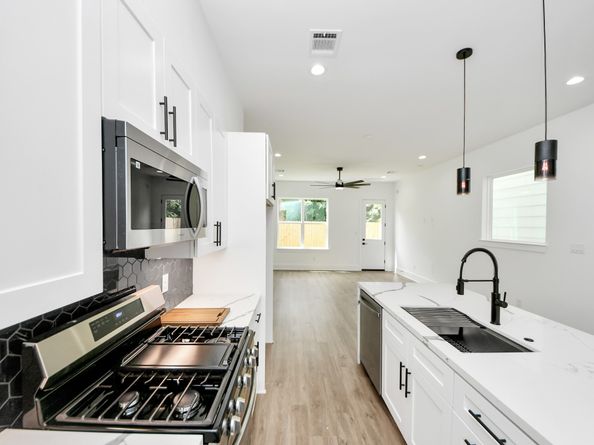 5029 Broom Street B, Houston TX 77091