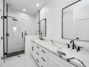 5029 Broom Street B, Houston TX 77091