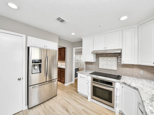 839 Longview Drive, Sugar Land TX 77478