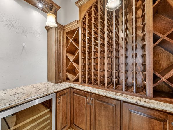 2400 Avalon Place, Houston TX 77019