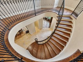 2400 Avalon Place, Houston TX 77019