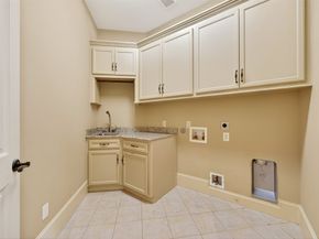 2400 Avalon Place, Houston TX 77019